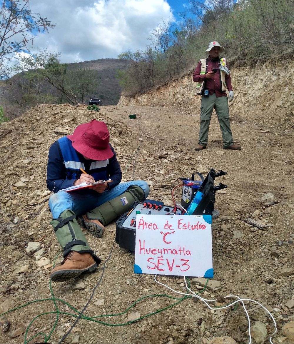 Sondeo eléctrico vertical en ladera de montaña